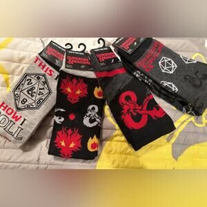 NWT Dungeons & Dragons DND Crew Socks 4-pack sz 6-12